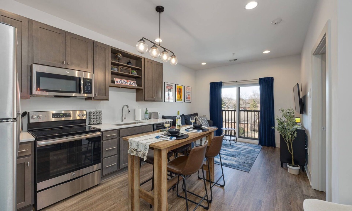 Nashville Condo | Modern King Bed East Nashville