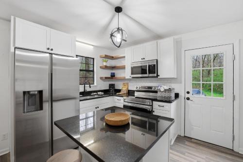 McDonald House | Modern McDonald Ranch Serene Wooded Escape