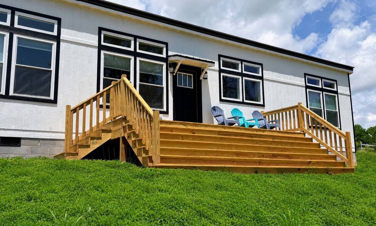 Bean Station Cabin | Modern Serene New Cabin in East TN. Near Cherokee Lake and 1 hr to Pigeon Forge