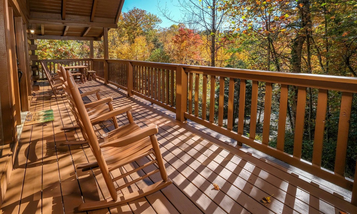 Black Bear Falls Cabin | Mountain Charm Meets Modern Comfort-5 Minutes to Gatlinburg. Hot Tub & Game Room