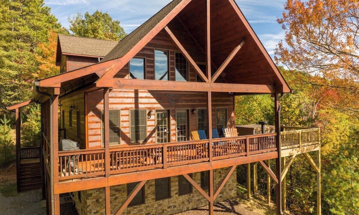 Unaka Cabin | Mountain Lodge on 57 Acres Hiking Trails Private Lake Hot Tub