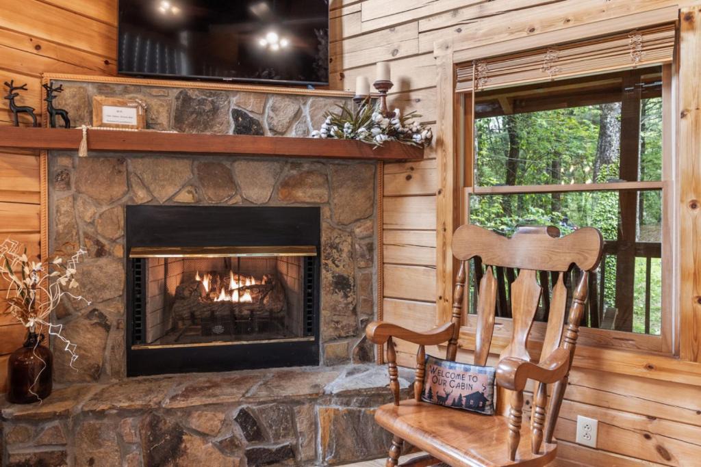 Boone House | Mountain Log Cabin Near ASU with Soaking Tub & Views