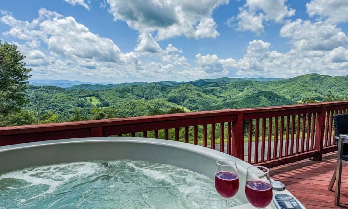 Wolf Laurel House | Mountain Retreat: Privacy & Comfort at 4,400 ft