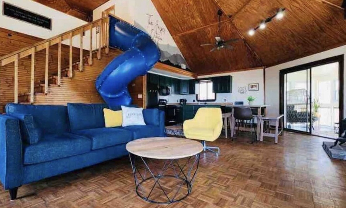 Tate Cabin | Mountain top cabin! Slide, Hot Tub, Arcade Wi-Fi hiking