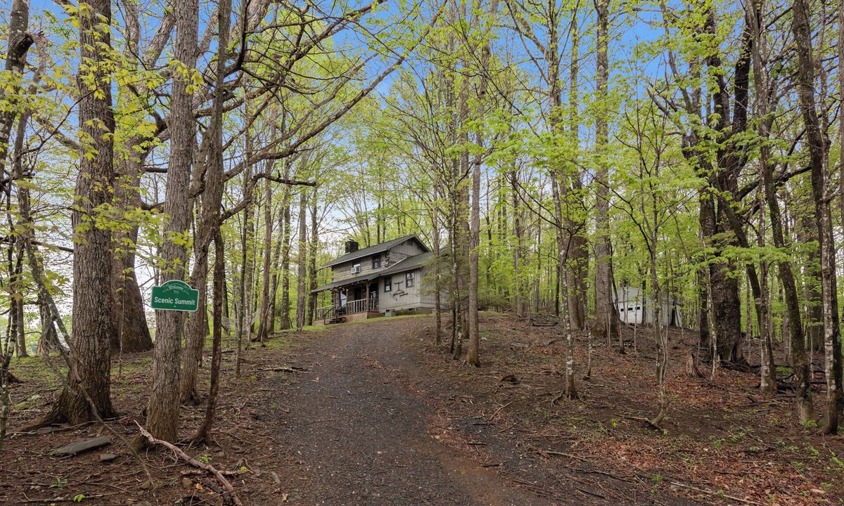 Stonebridge Cabin | Mountain View - Ping Pong Table - 15 min to West Jefferson