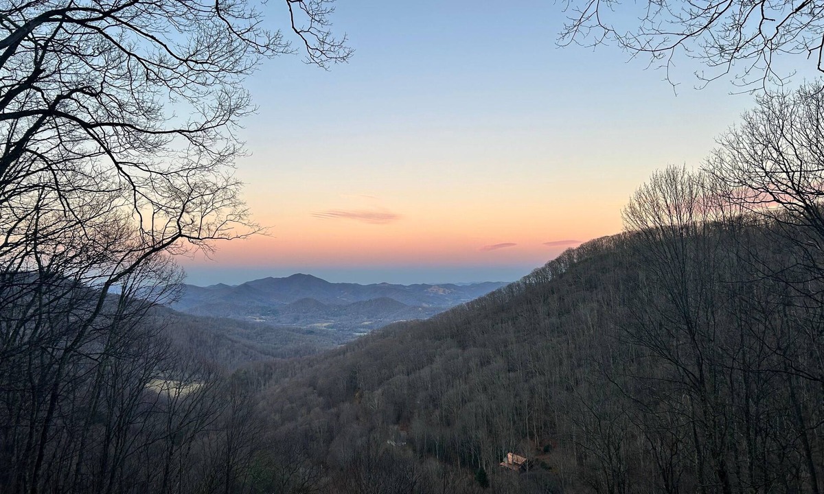 Waynesville Cabin | Mountaintop cabin with stunning views and hiking trails. 4 or AWD only.