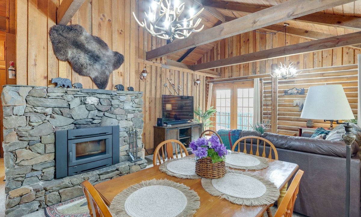 Unaka Cabin | Murphy Cabin w/Views < 1 Mi to Hiwassee Lake!