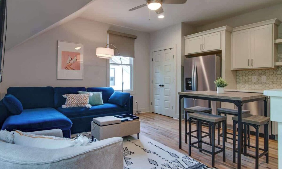Greenwood House | Nashville Townhouse: Walk to Food, Near Downtown!