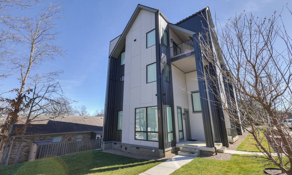 Midtown House | NEW 4BR/5.5BA Luxury West End Home-Vanderbilt adjacent, rooftop view, near DT!