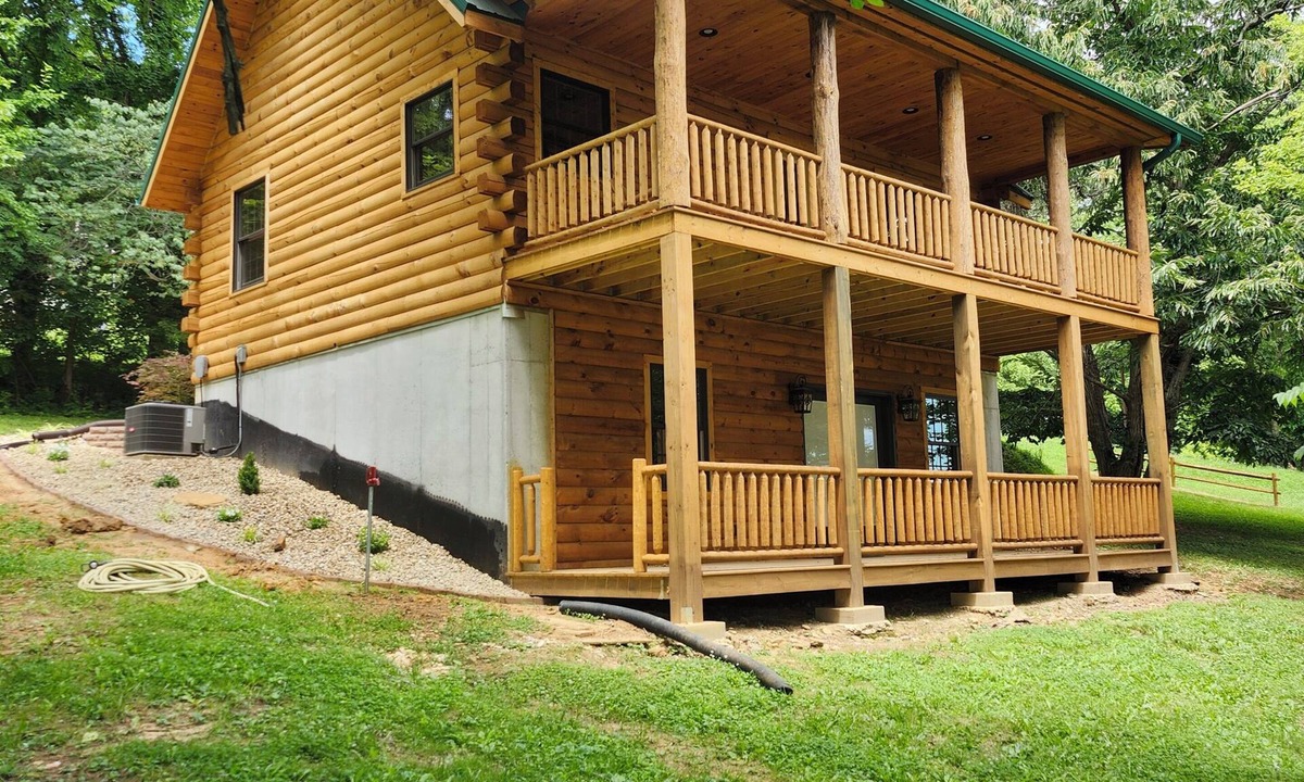 French Lick Cabin | NEW! Enchanting Log Cabin 2 Bed 2 Bath Located in Town of French Lick, IN