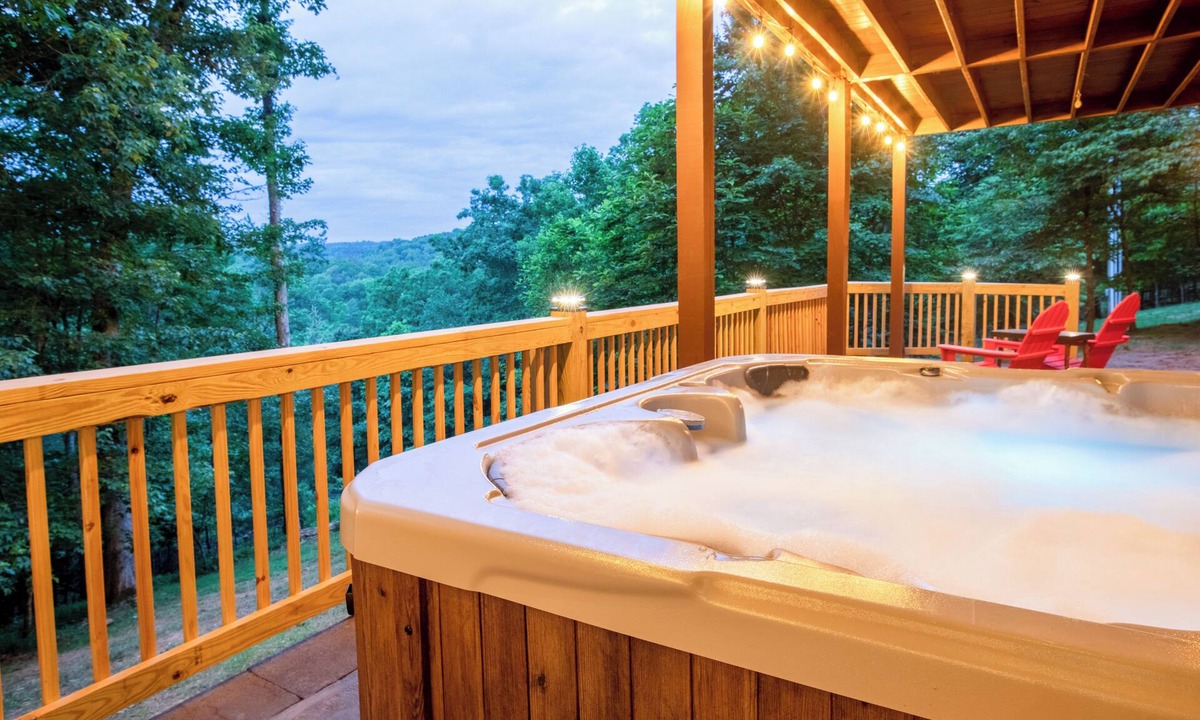 McCaysville Cabin | New Listing! Game Room Cabin+Fire Pit+Hot Tub+Dog Friendly+Close to Rafting!