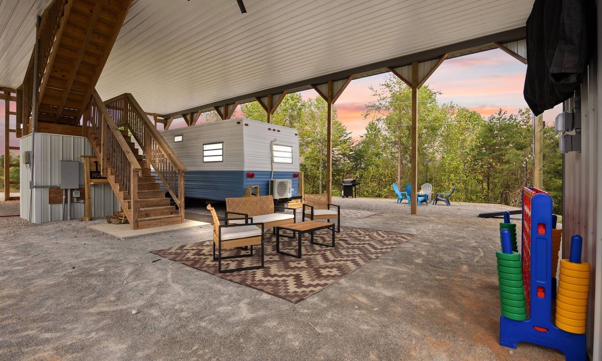 Burkesville House | NEW listing!~Lady May~<4 miles lake/golf DHL state park. Glamping on Dale Hollow