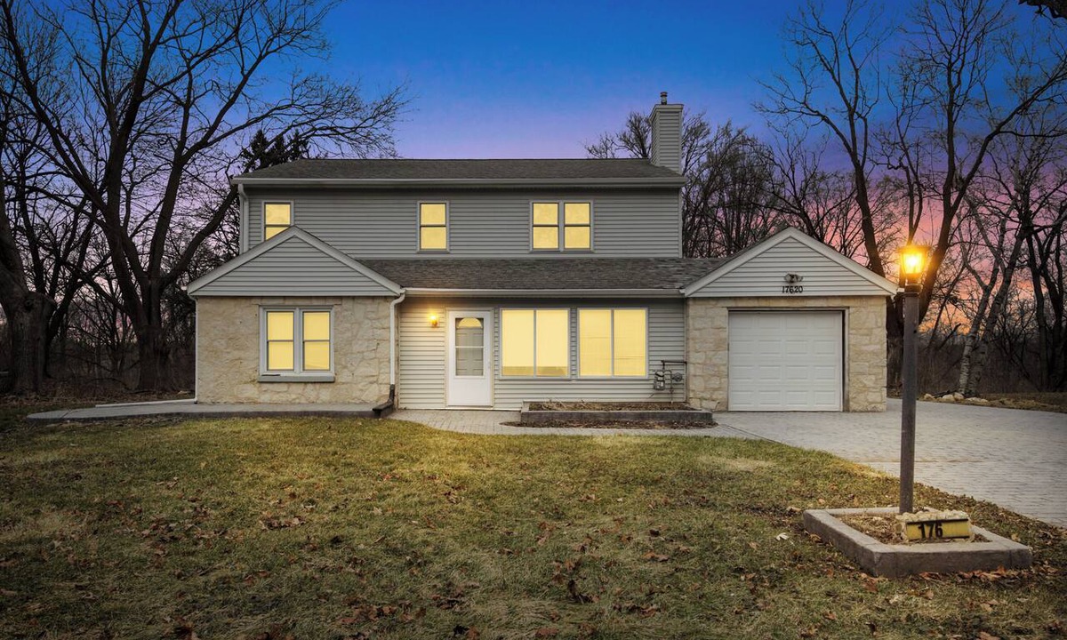 Brookfield House | New: Tremendous 4-bedroom house on private lot in charming Brookfield