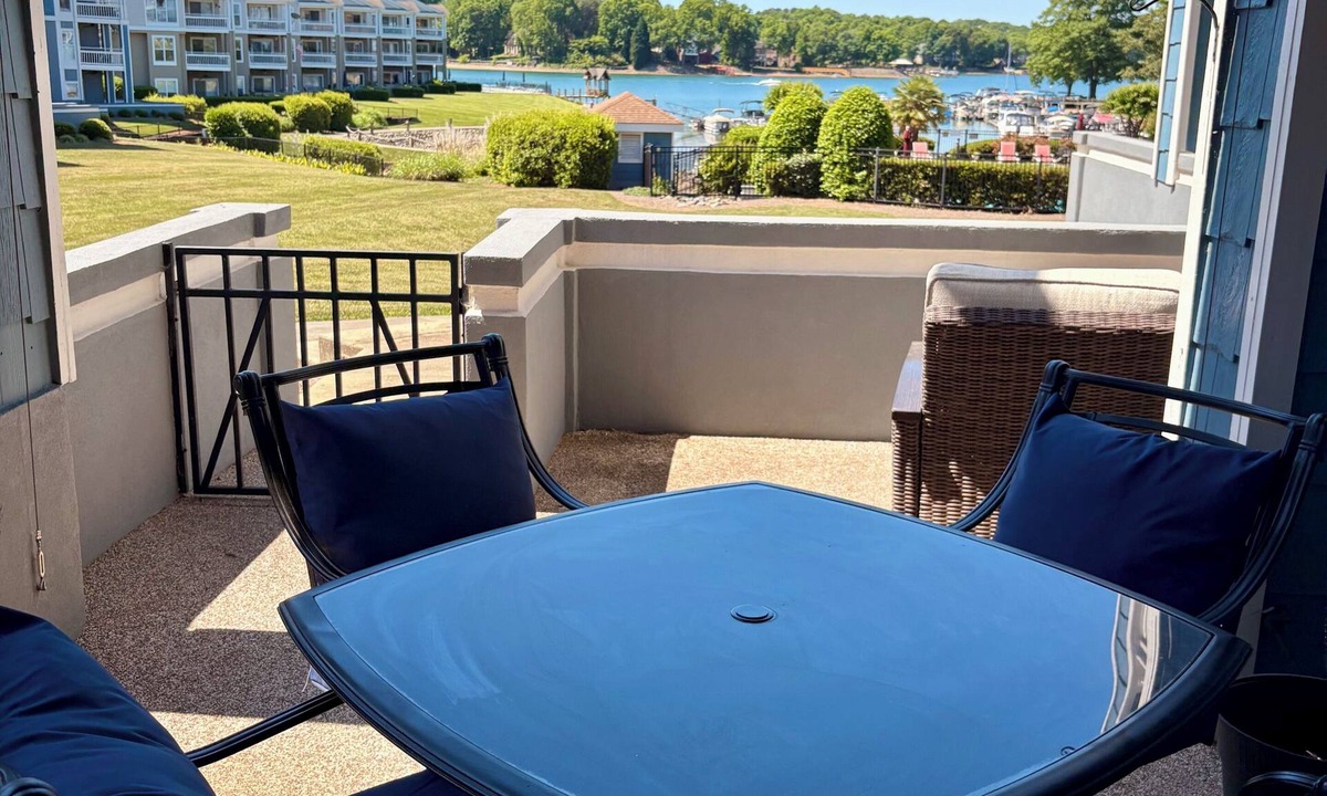 Mount Mourne Condo | Newly Avail. Lakefront 1st Floor Condo Located on Davidson Penninsula. Pets ok
