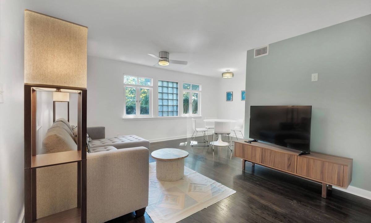 Highlands Douglass Condo | Nice 2-bedroom condo with AC in fabulous Louisville location