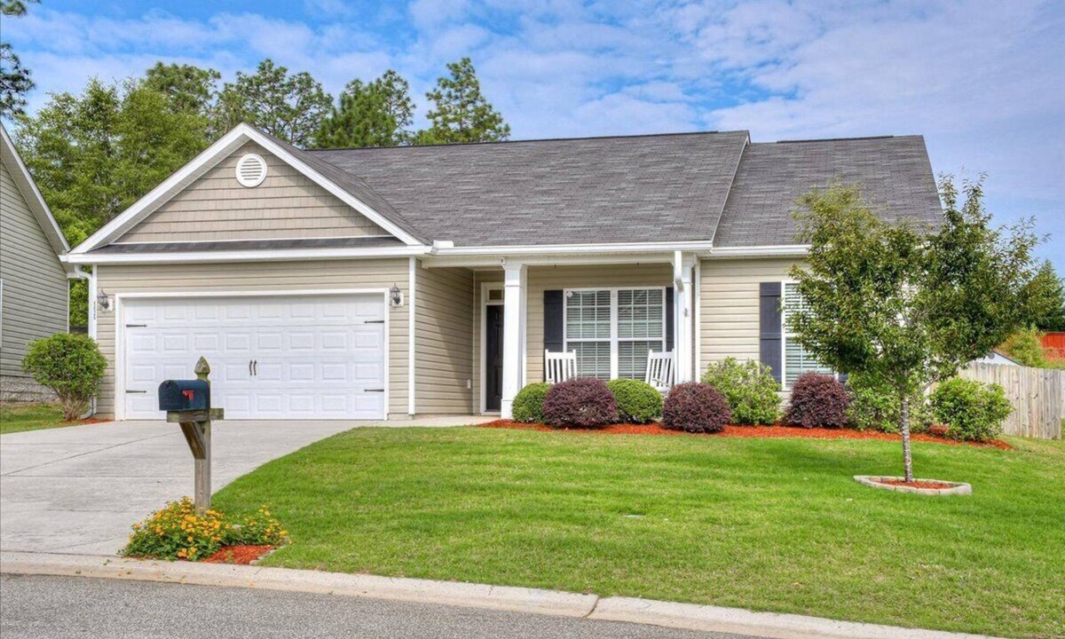 Aiken House | Nice place to relax. Spacious, clean, and close to everything. Great backyard.