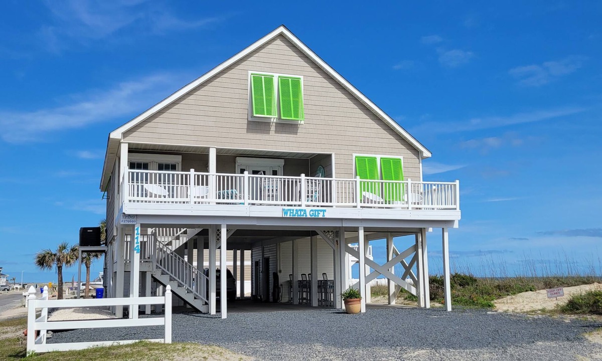 Ocean Isle Beach House | OCEANFRONT 5BR/3BA w/Linens & Towels Full Kitchen 3 Ocean Decks Beach Chairs