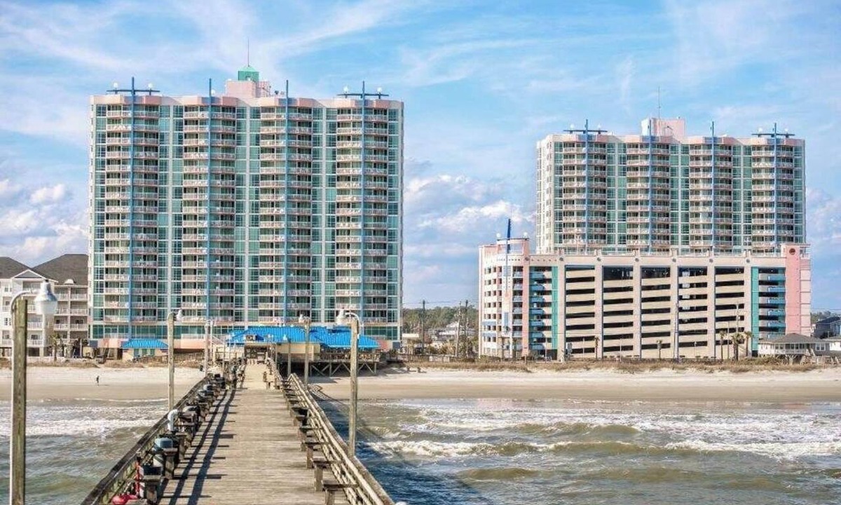 Cherry Grove Beach Hotel | Oceanfront Escape BR w/ Spa Bath