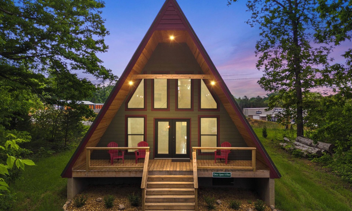 Ocoee Cabin | Once Upon a Pine is a brilliant 1-bedroom with a loft cabin in the cozy Ocoee