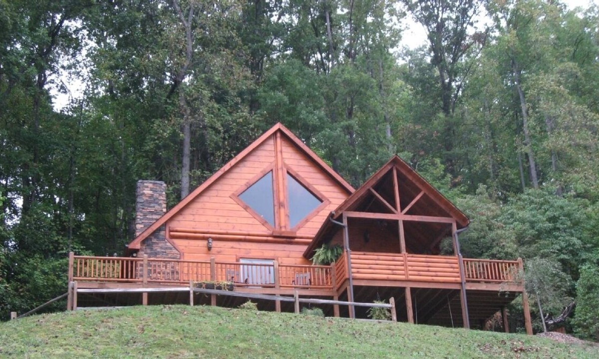 Butler Cabin | ONE OF A KIND LUXURY LAKESIDE TREE HOUSEPontoon, Ski, Hike, Rejuvenate