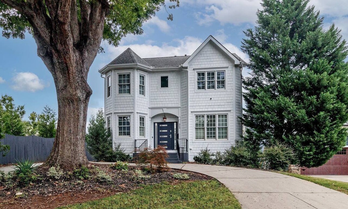 Dilworth House | Opulent Modern Vacation Rental Paradise near Catawba River in North Carolina