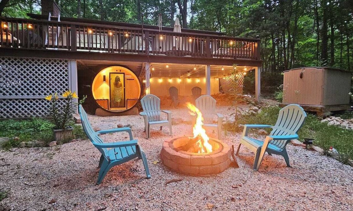 New Market Cabin | Our Cute Cabin + Sauna, firepit, Big deck, nature vibe, safe, small town feel