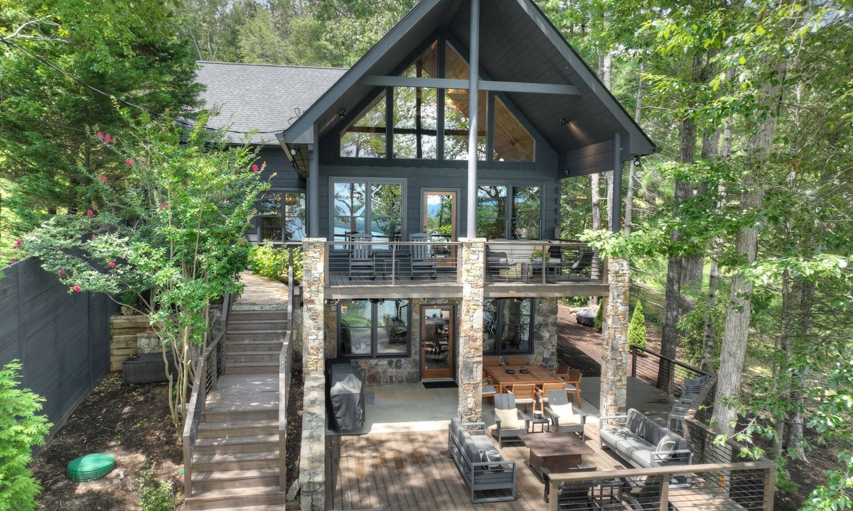 Blue Ridge House | Paradise on the Lake! Make your family memories here!