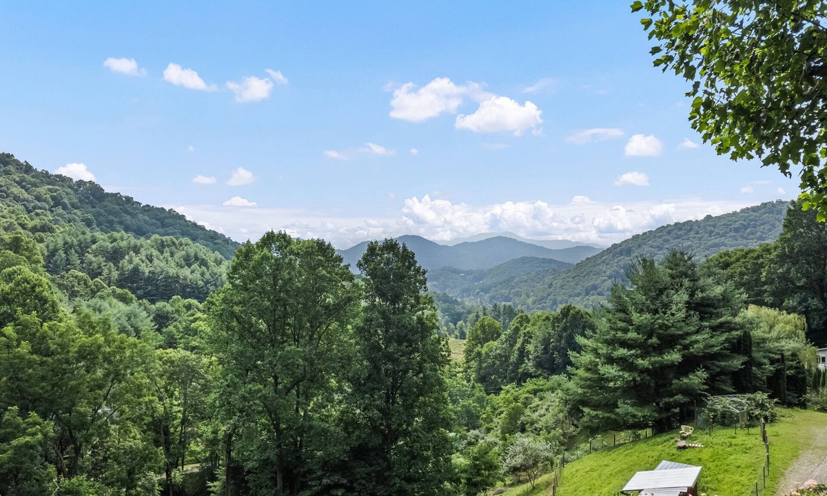 Waynesville Cabin | Peaceful Mountain Hideaway with a view, near Maggie Valley and Asheville