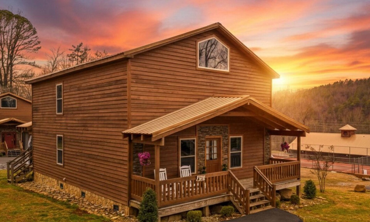 White Oak Lodge Cabin | Perfect for Girls Trips! 4 Suites & Amazing Pool!
