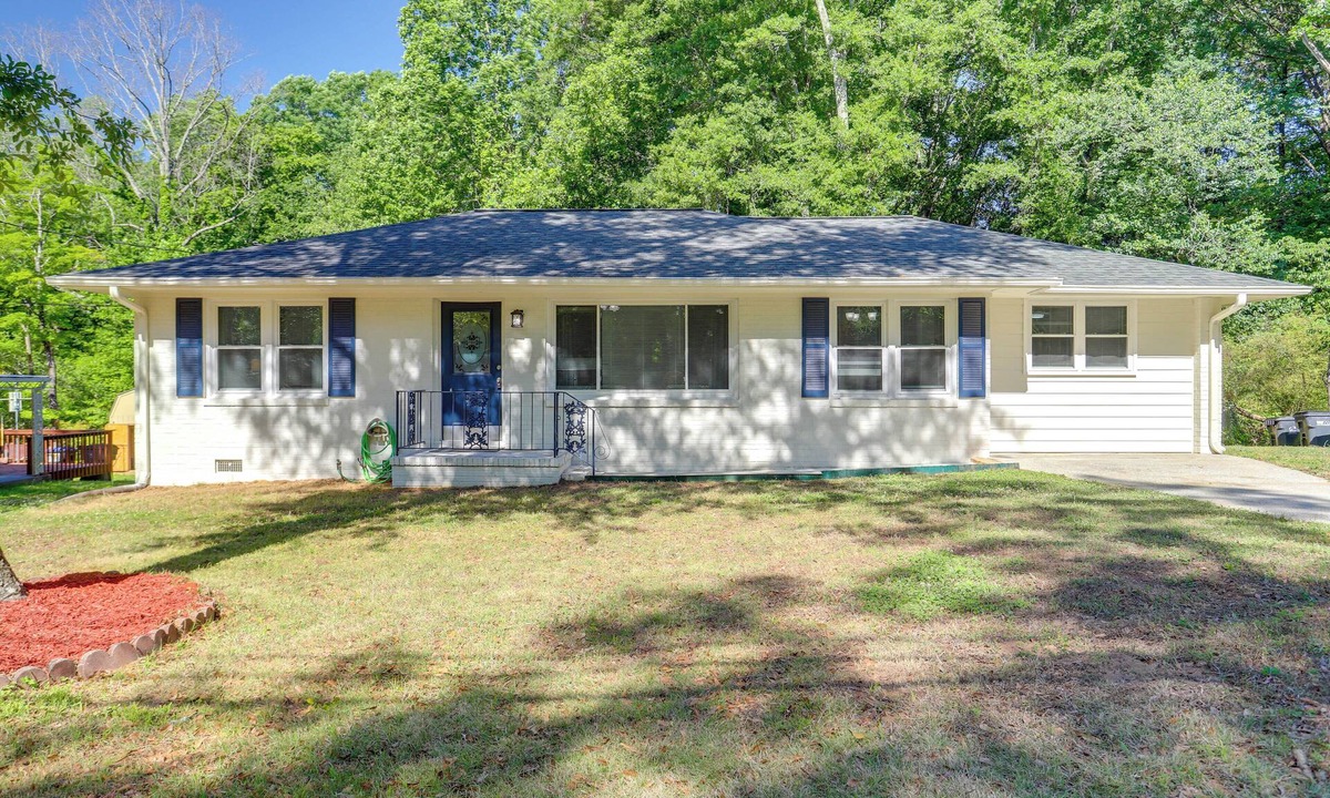 Sugar Hill House | Pet-Friendly Gwinnett County Home Near Lake Lanier
