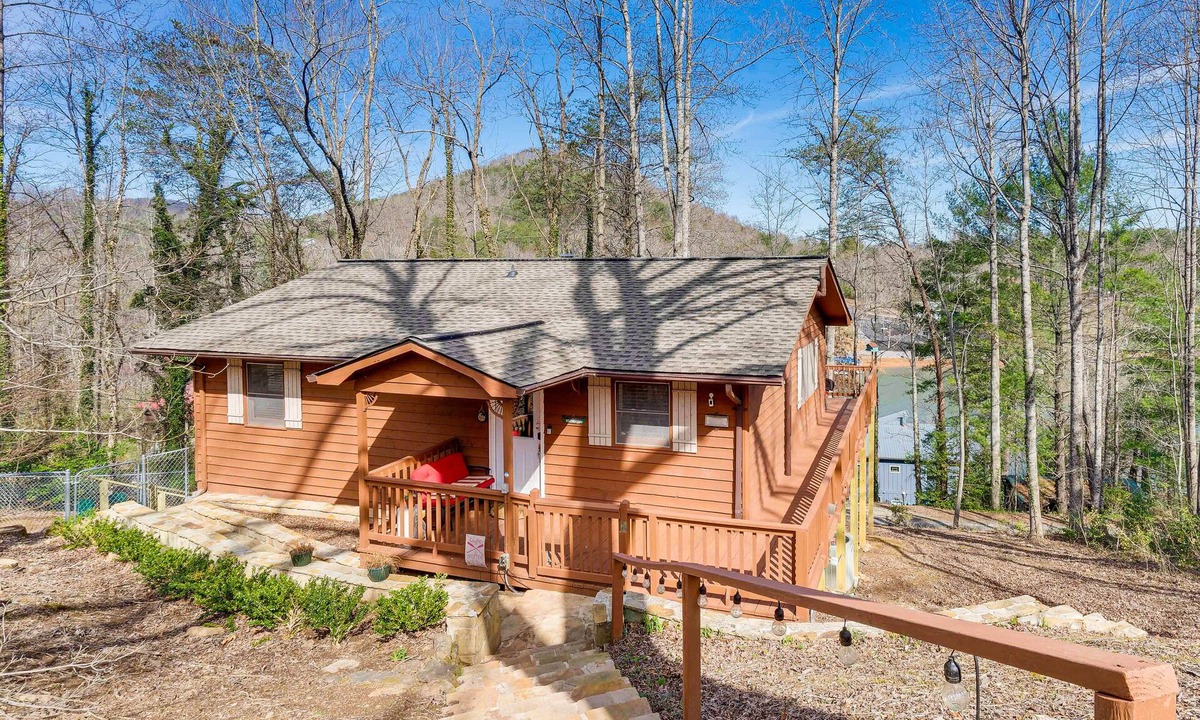 Hiawassee Cabin | Pet-Friendly Hiawassee Cabin w/Lake Views & Sauna