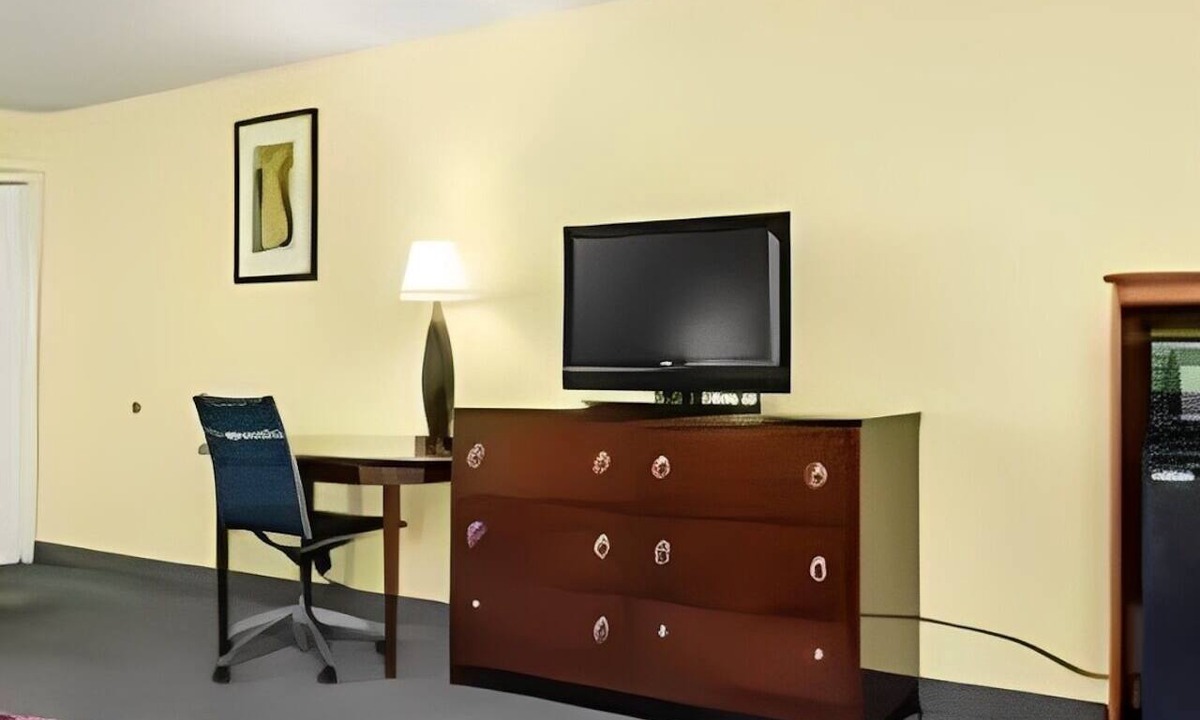 Orlinda Hotel | Pet-Friendly Rooms for Groups! | Free Parking | Minutes from Sumner Crest Winery
