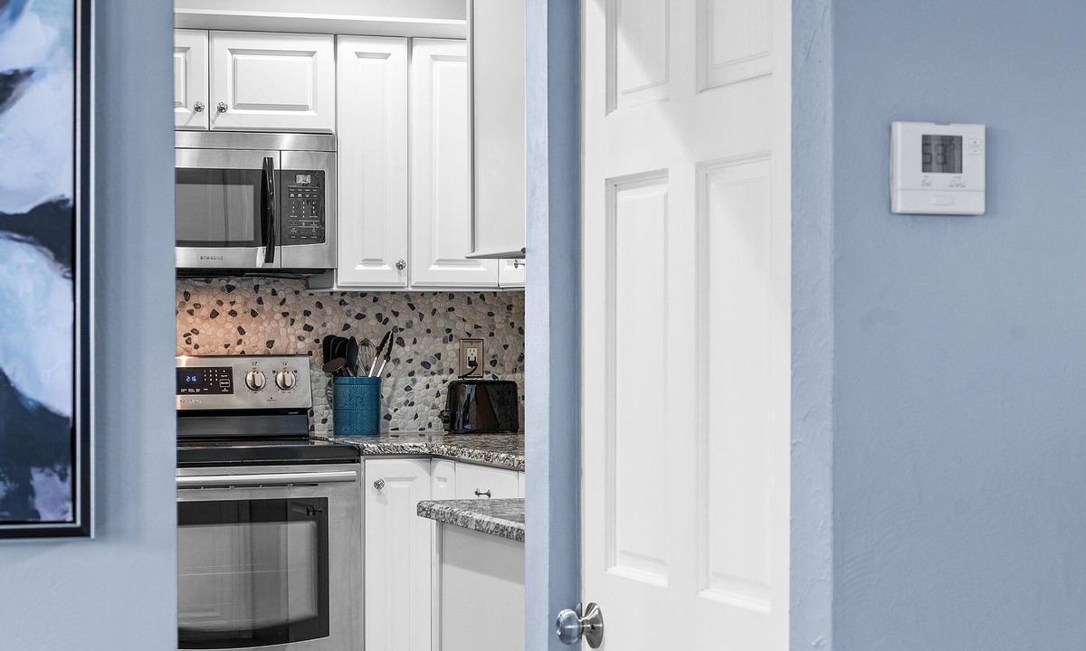 South Hills House | PGH Sapphire |Charming Design |Parking |10min from DT