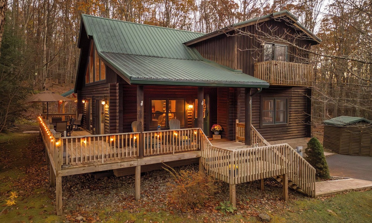 Thayerville Cabin | Pine Loom Lodge ~ Minutes to Golf, Lake & Wisp; Hot Tub, Game Room