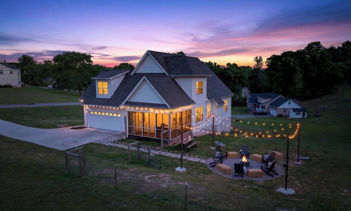 Columbia House | Polo lodge near Nashville | kids adventure room