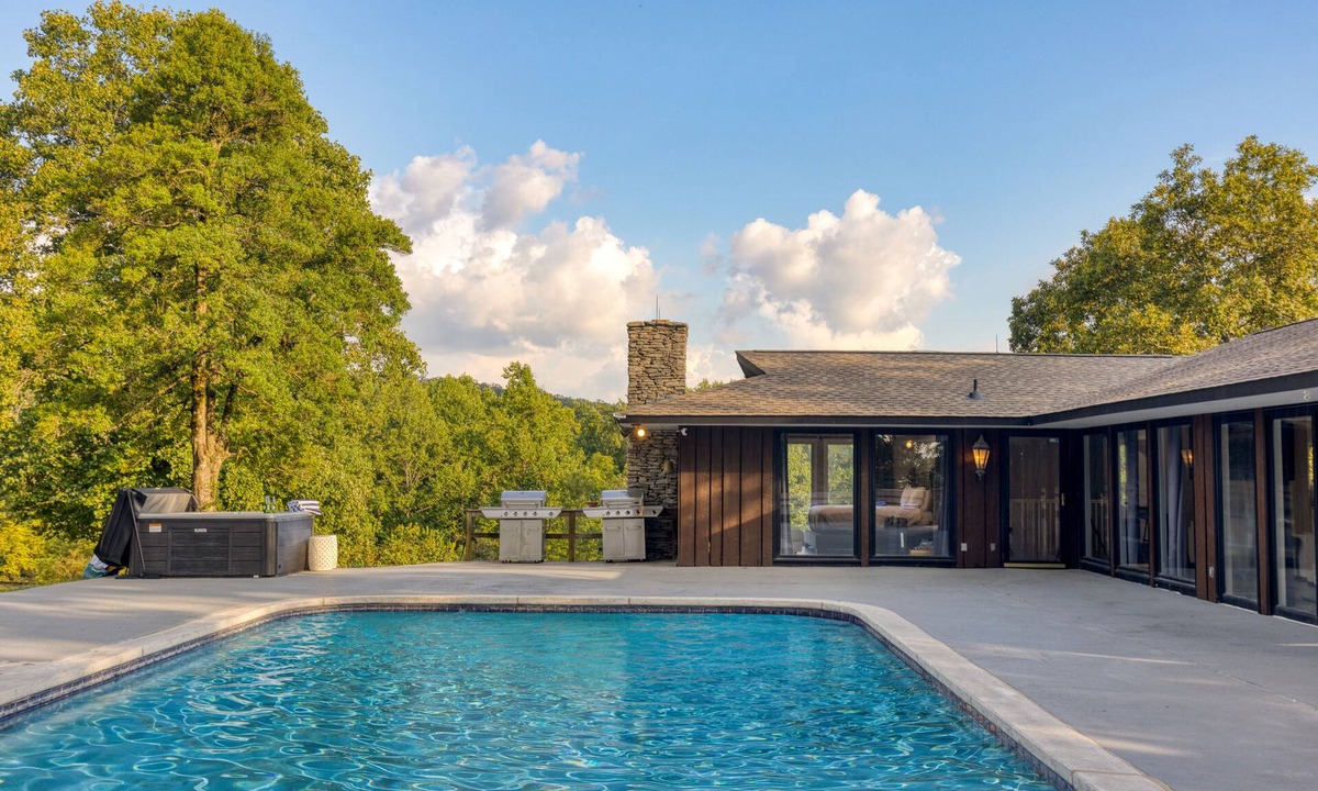 New Market House | Pool + Hot Tub | Near Dollywood + the Smokies | Amber Refresh