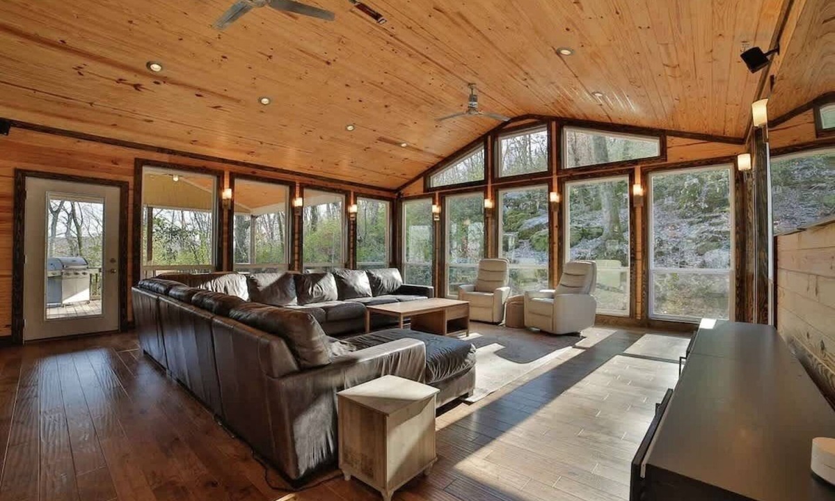 Lookout Valley Neighborhood Association House | Pool House Group