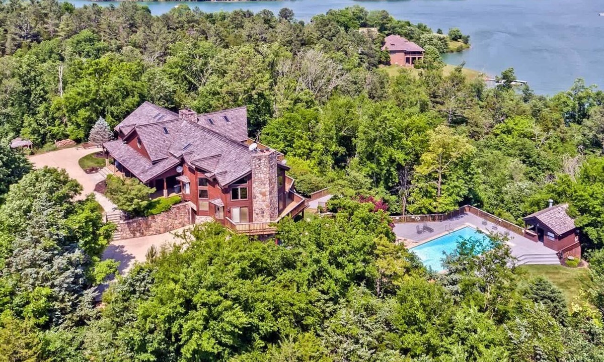 Sevierville House | Pool, Pickleball Court, Game Room | Lake Lodge