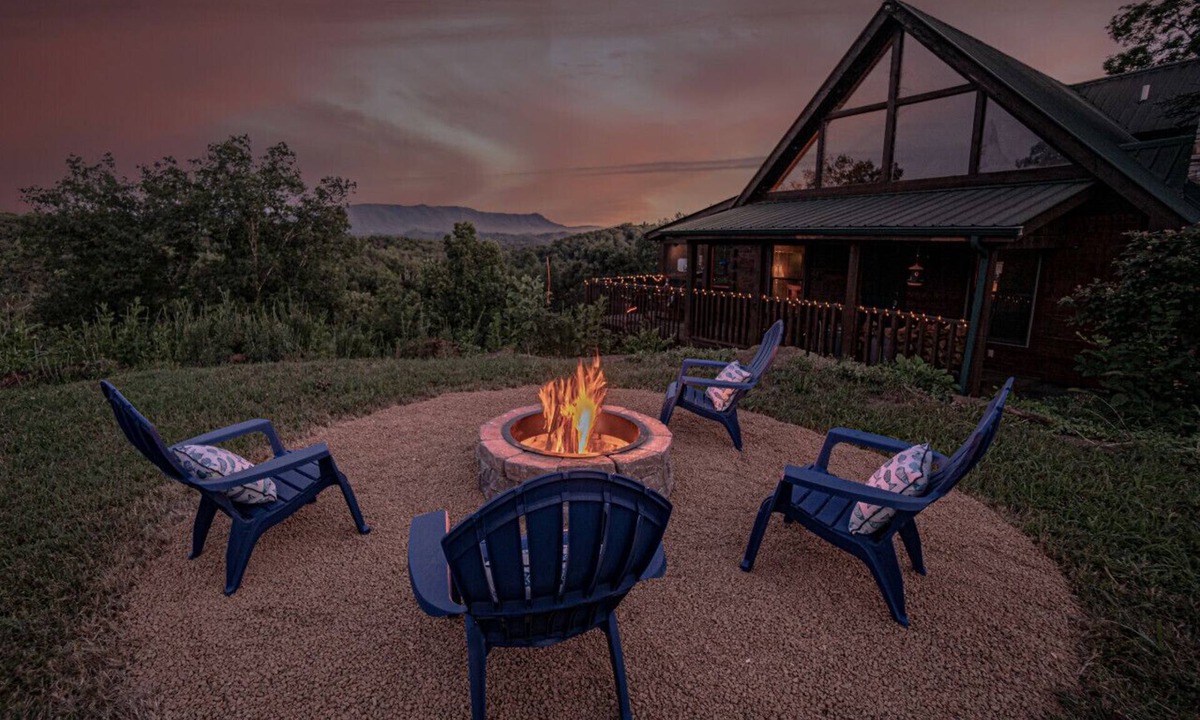 Dandridge Cabin | Poppy’s Place – Smoky Mountain Cabin w/Hot Tub & Lake Access