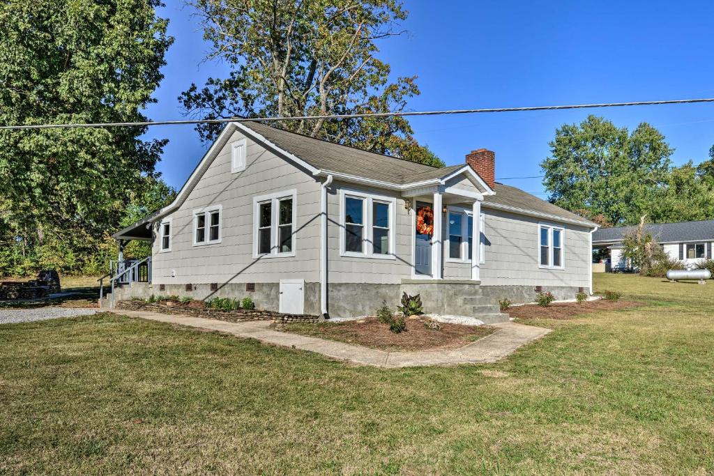 Hudson House | Porch, Fire Pit & Grill: Blue Ridge Mtn Cottage!