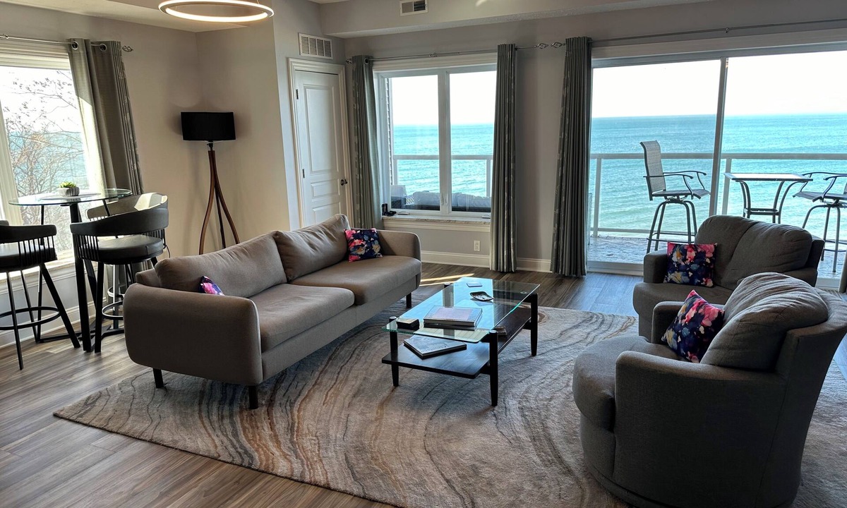 Geneva-on-the-Lake Condo | Premier 2 br/3ba Lakefront condo Sleeps 4 Also has Lakeview from Master Bedroom