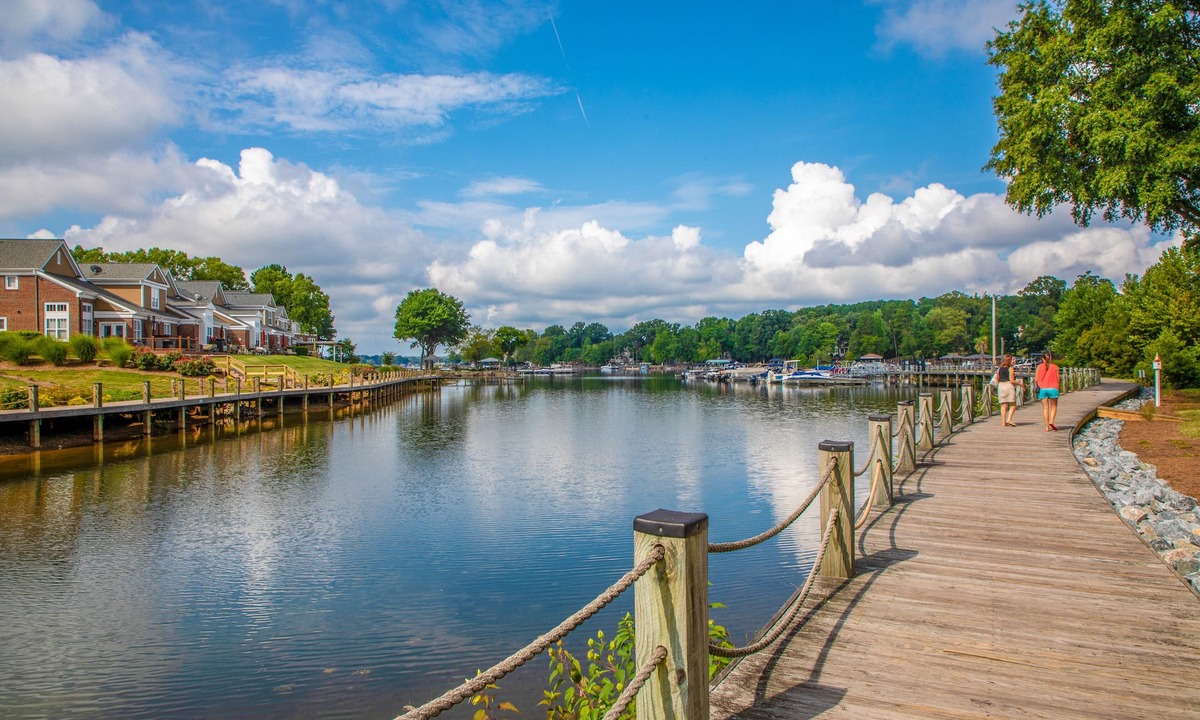 Cornelius Condo | Premium Top Floor, End Unit with Beautiful Waterfront Views of Lake Norman