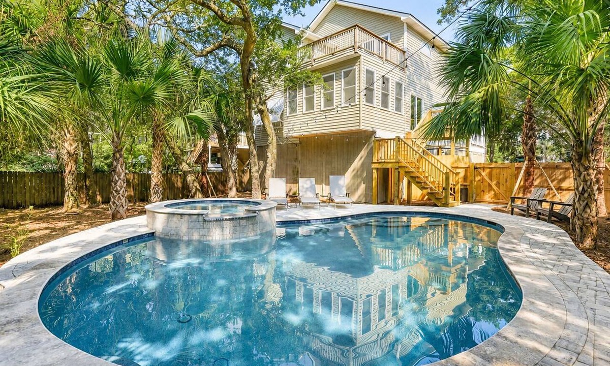 Sunset Point House | Prickly Pear | Private Pool & Seasonal Spa | 2 Blocks to Beach and Walk to Center Street | Sleeps 12