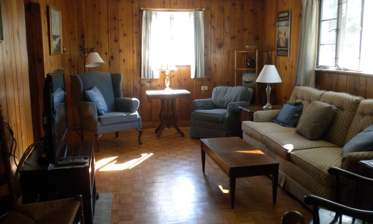 Weekapaug House | Prime Beach Location