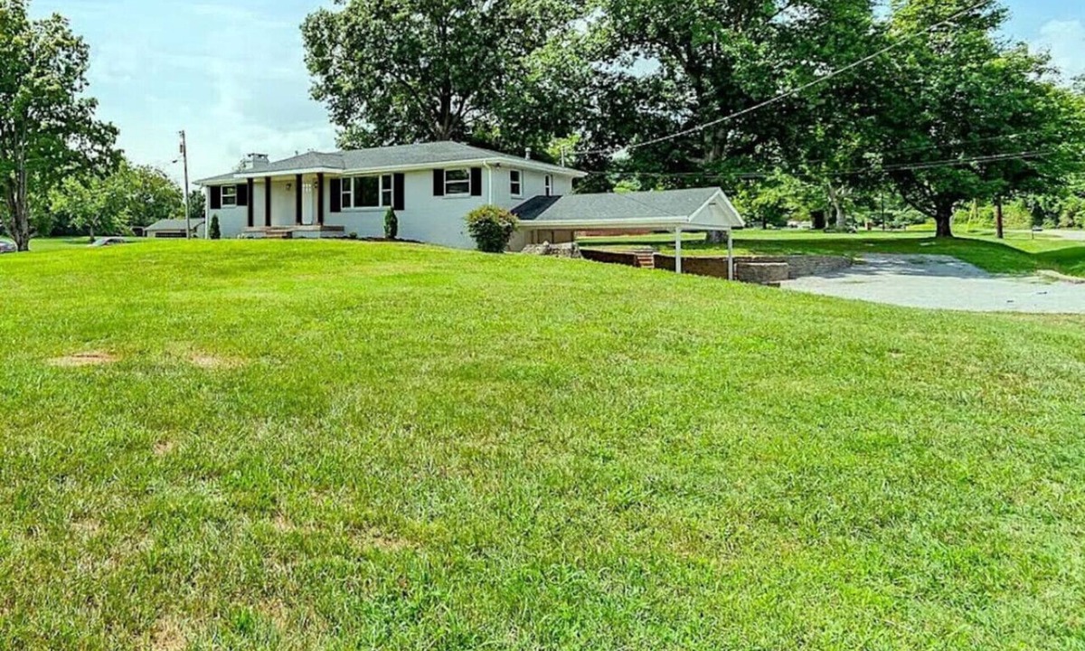 Marrowbone House | Private 1.35-Acre Estate | Hot Tub, Pool Hall & Courts | Sleeps 10