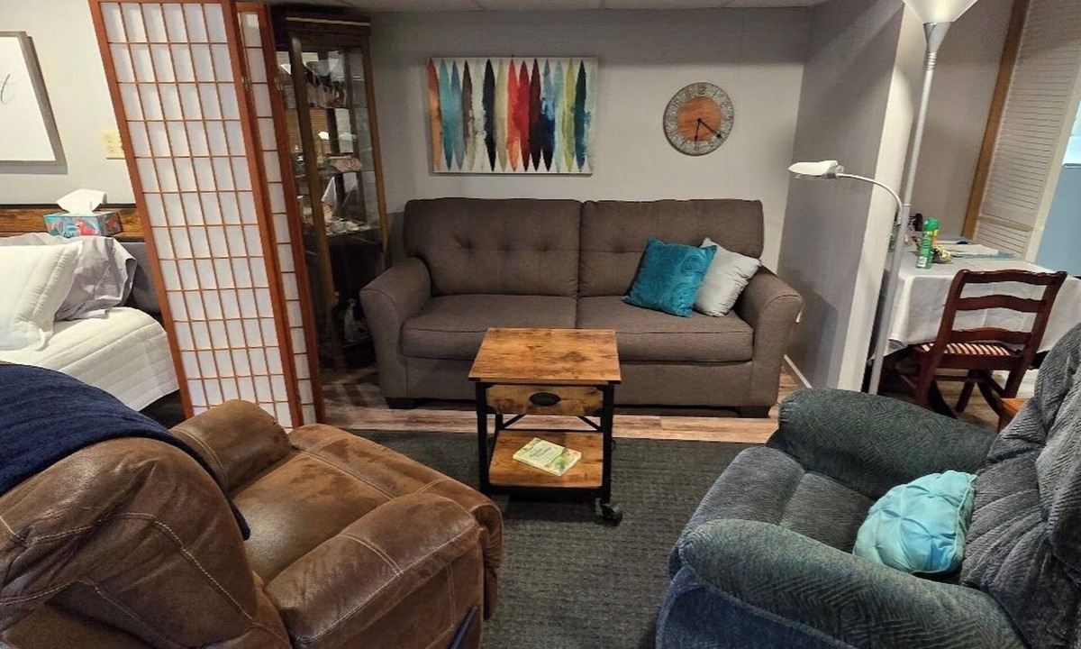 Dubuque Apartment | Private entrance/space. Peaceful getaway. Close to events. King bed. Amenities!
