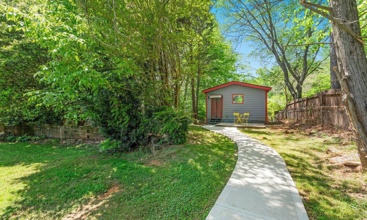 Lawrenceville Cabin | Private Guest House - Cozy & Comfortable Near Gas South Arena