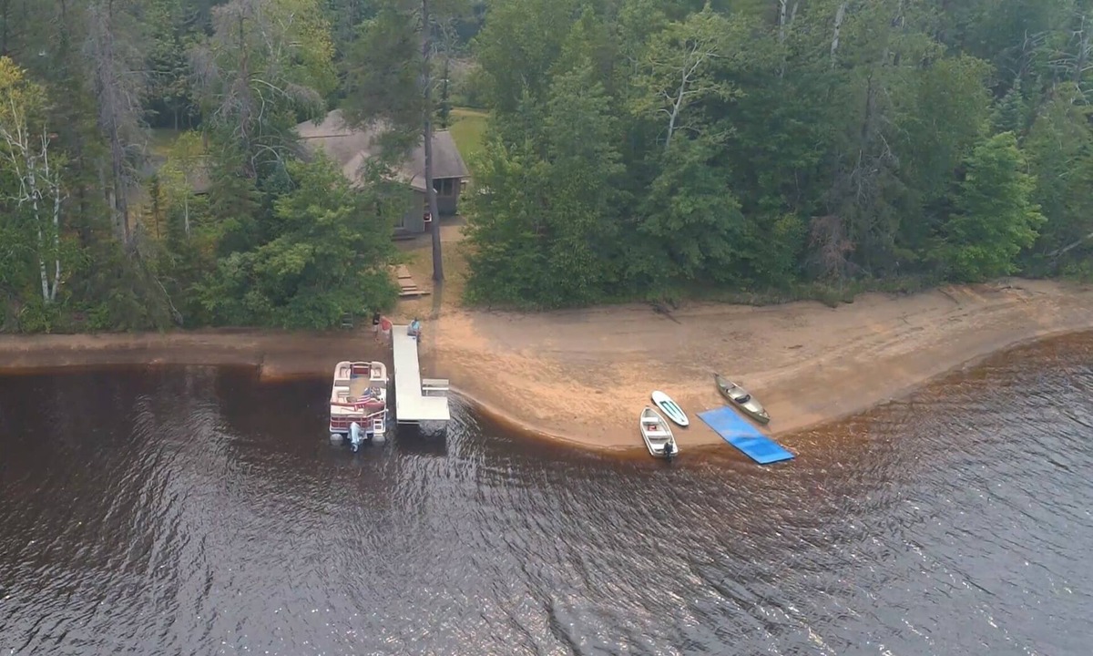 Tomahawk House | Private Lake Nokomis Sandy, 8 kayaks, 3 canoes, 2 paddle boards, great fishing.