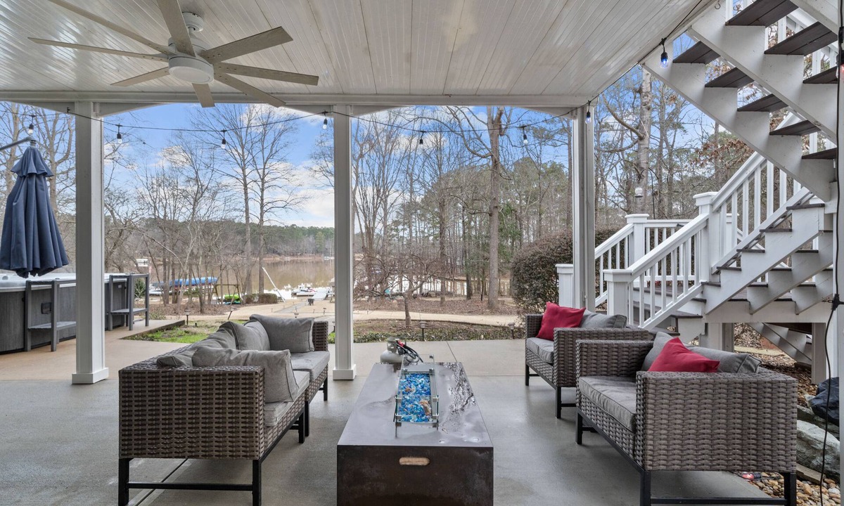 Eatonton House | PRIVATE LAKEFRONT HOME WITH HOT TUB & AMAZING VIEW OF LAKE OCONEE