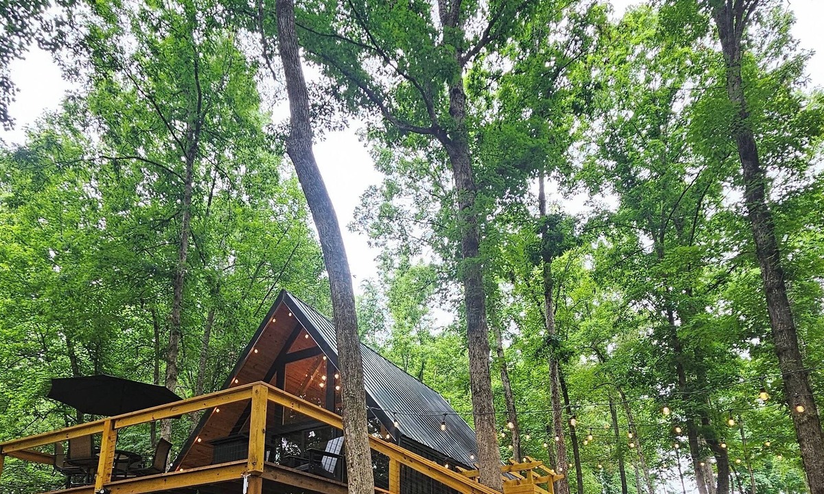 Dewy Rose Cabin | Private River View, Scenic A-frame,Nigerian dwarf goats,Fishing